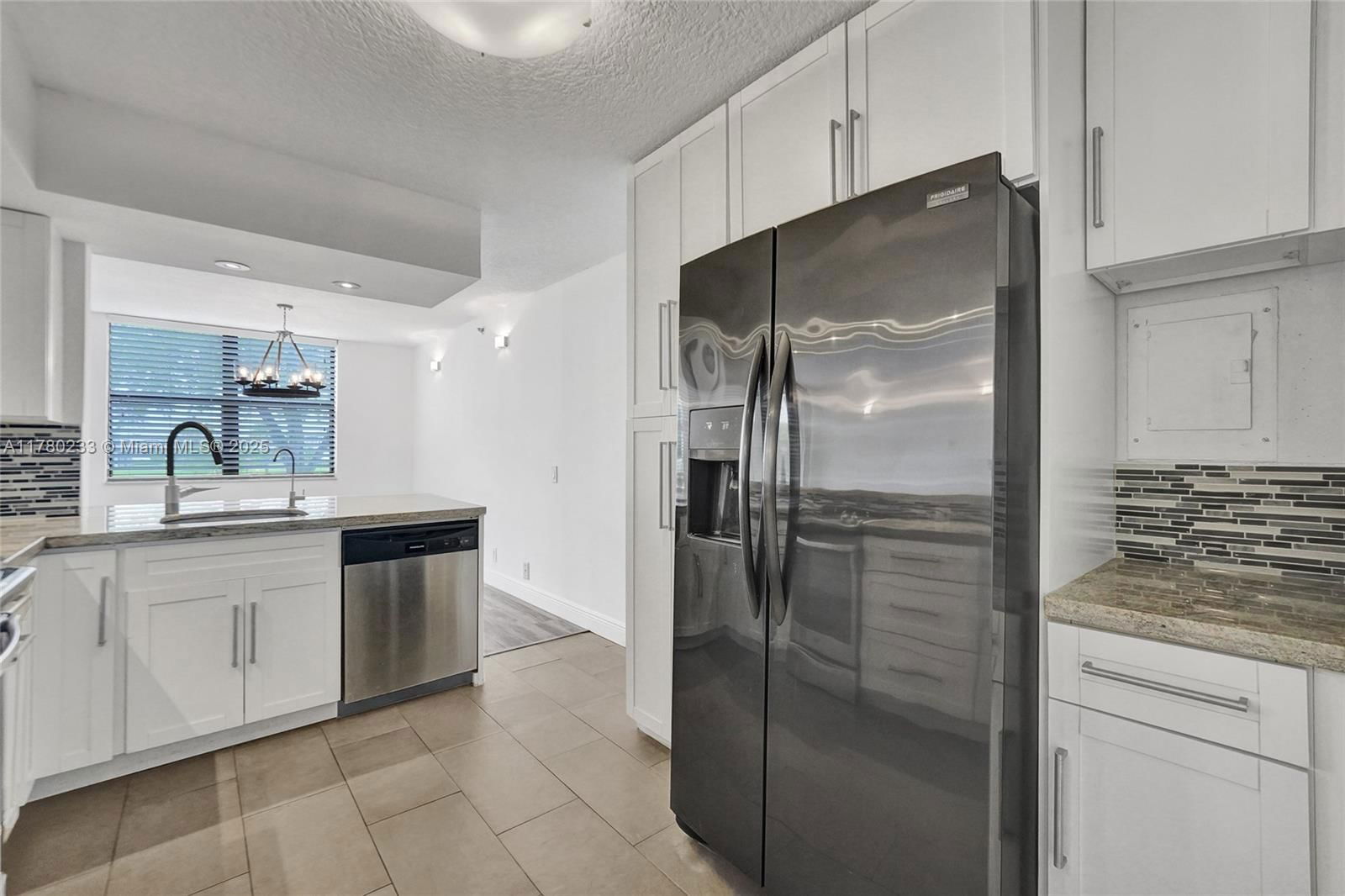 Real estate property located at 105 Lake Emerald Dr #211, Broward, Lake Emerald Condominium, Oakland Park, FL