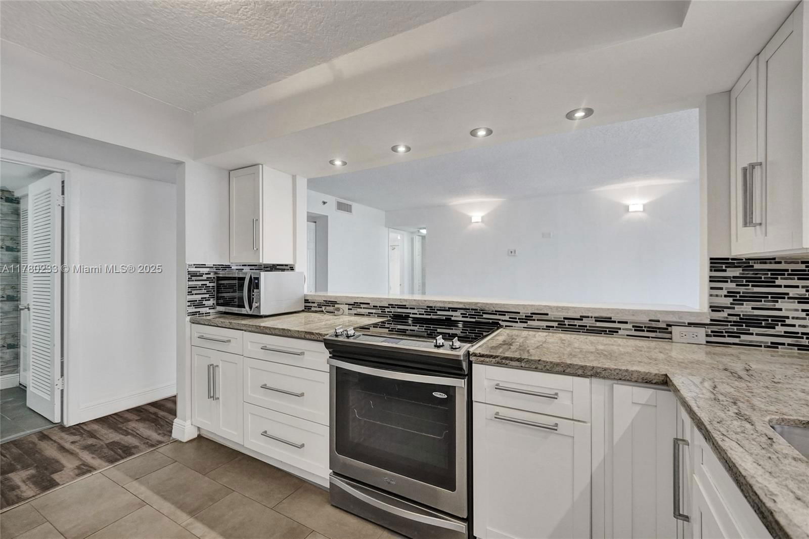 Real estate property located at 105 Lake Emerald Dr #211, Broward, Lake Emerald Condominium, Oakland Park, FL