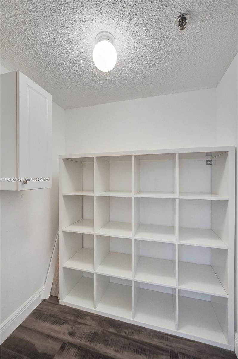 Real estate property located at 105 Lake Emerald Dr #211, Broward, Lake Emerald Condominium, Oakland Park, FL