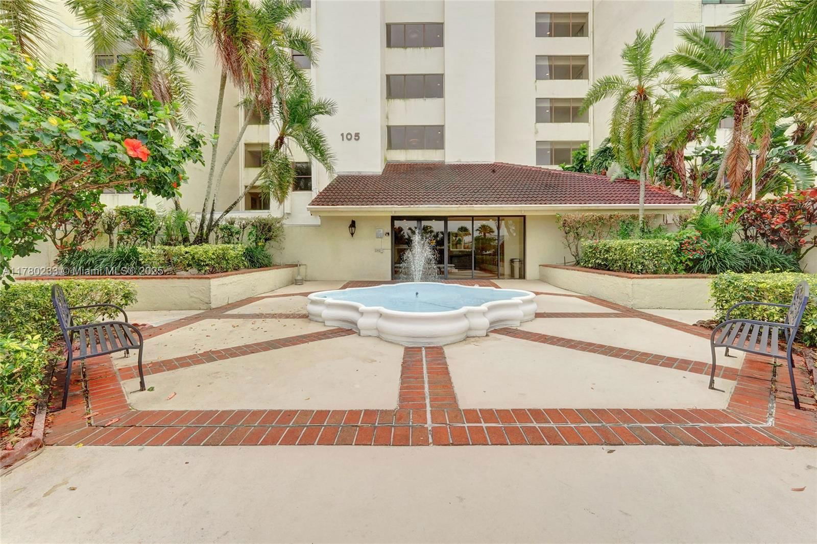 Real estate property located at 105 Lake Emerald Dr #211, Broward, Lake Emerald Condominium, Oakland Park, FL