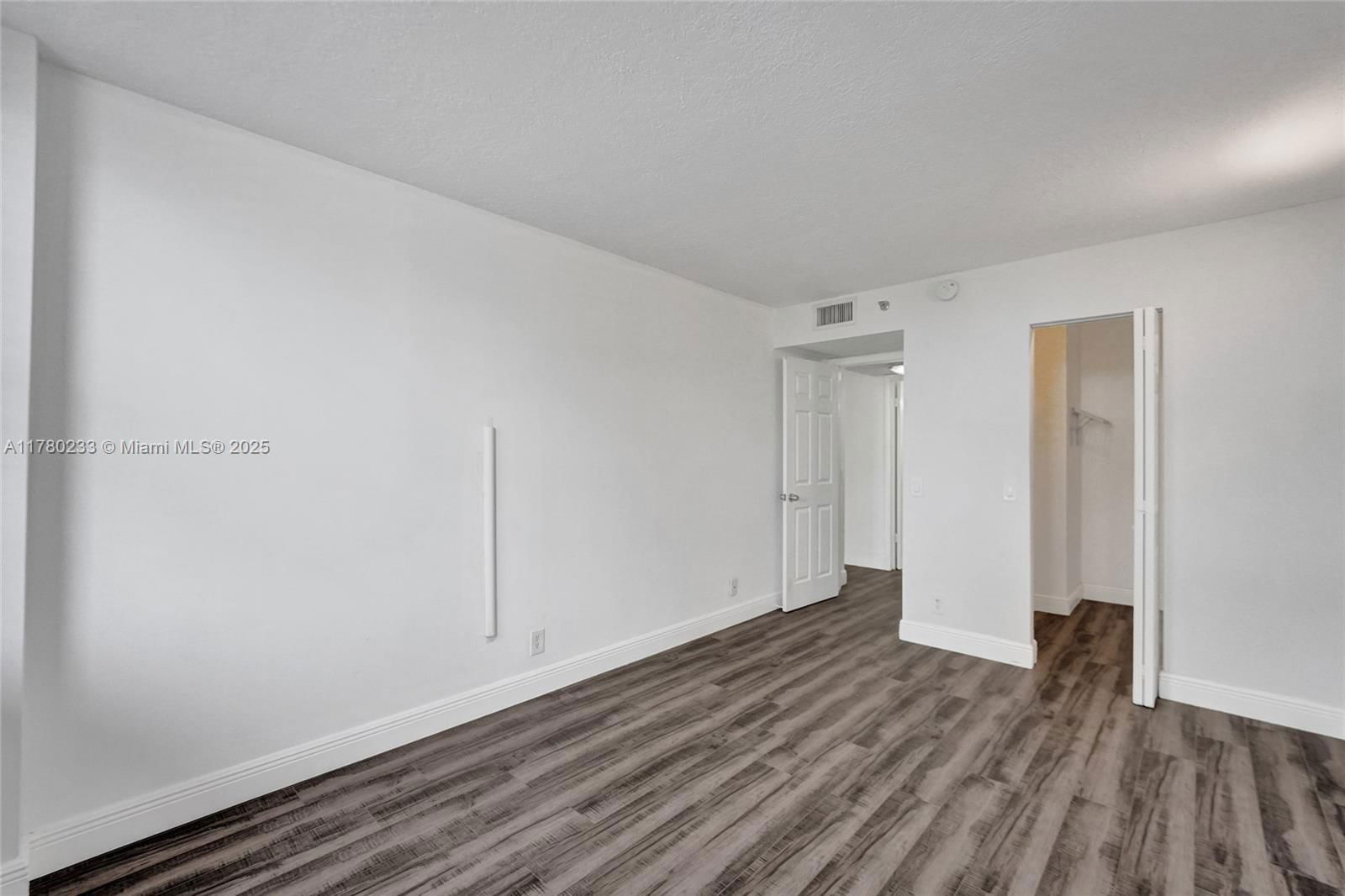 Real estate property located at 105 Lake Emerald Dr #211, Broward, Lake Emerald Condominium, Oakland Park, FL