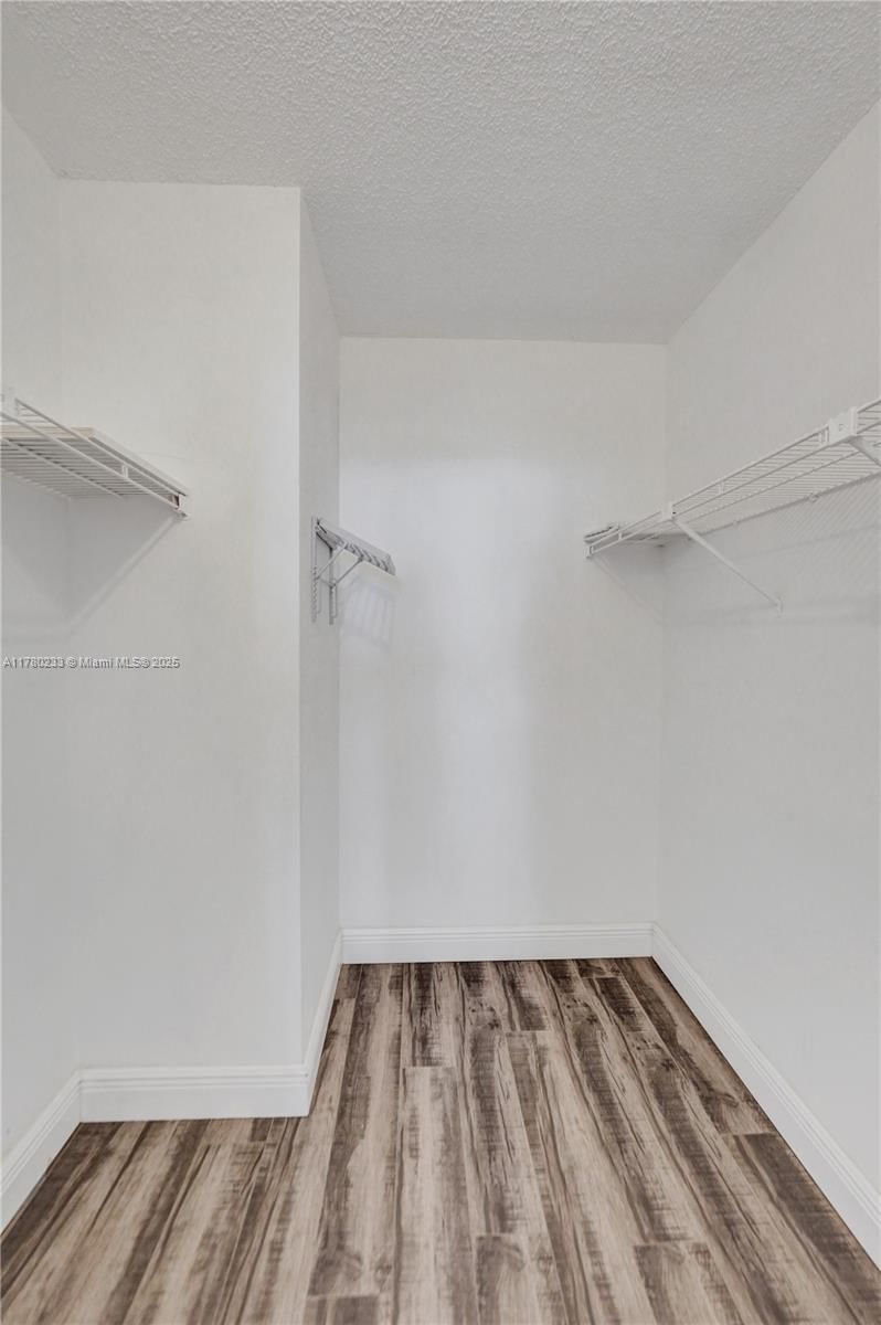 Real estate property located at 105 Lake Emerald Dr #211, Broward, Lake Emerald Condominium, Oakland Park, FL