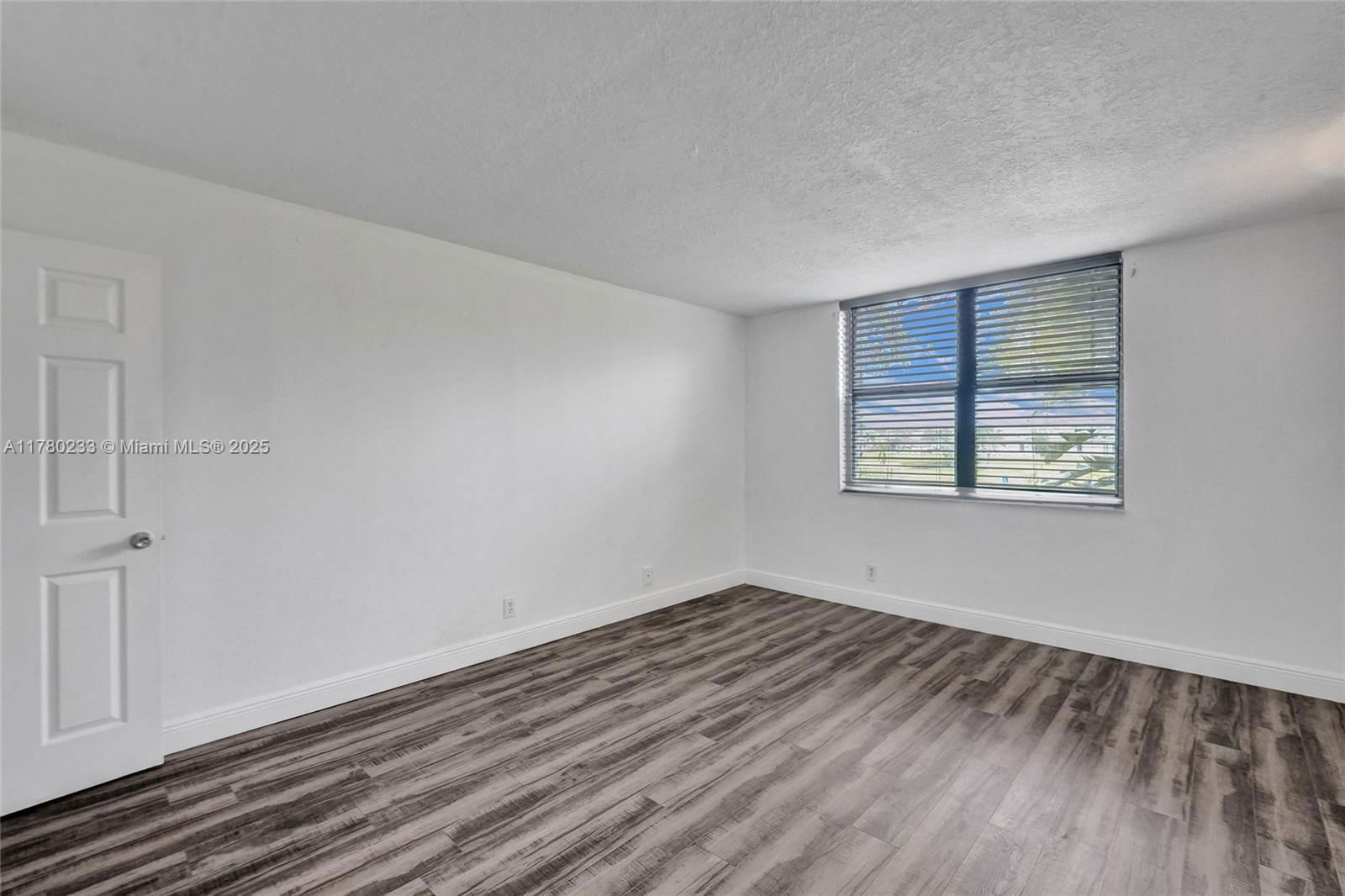 Real estate property located at 105 Lake Emerald Dr #211, Broward, Lake Emerald Condominium, Oakland Park, FL