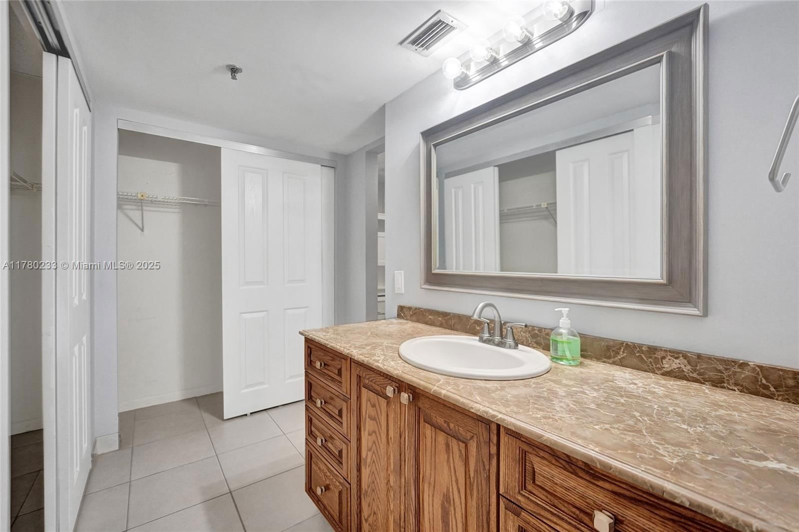 Real estate property located at 105 Lake Emerald Dr #211, Broward, Lake Emerald Condominium, Oakland Park, FL
