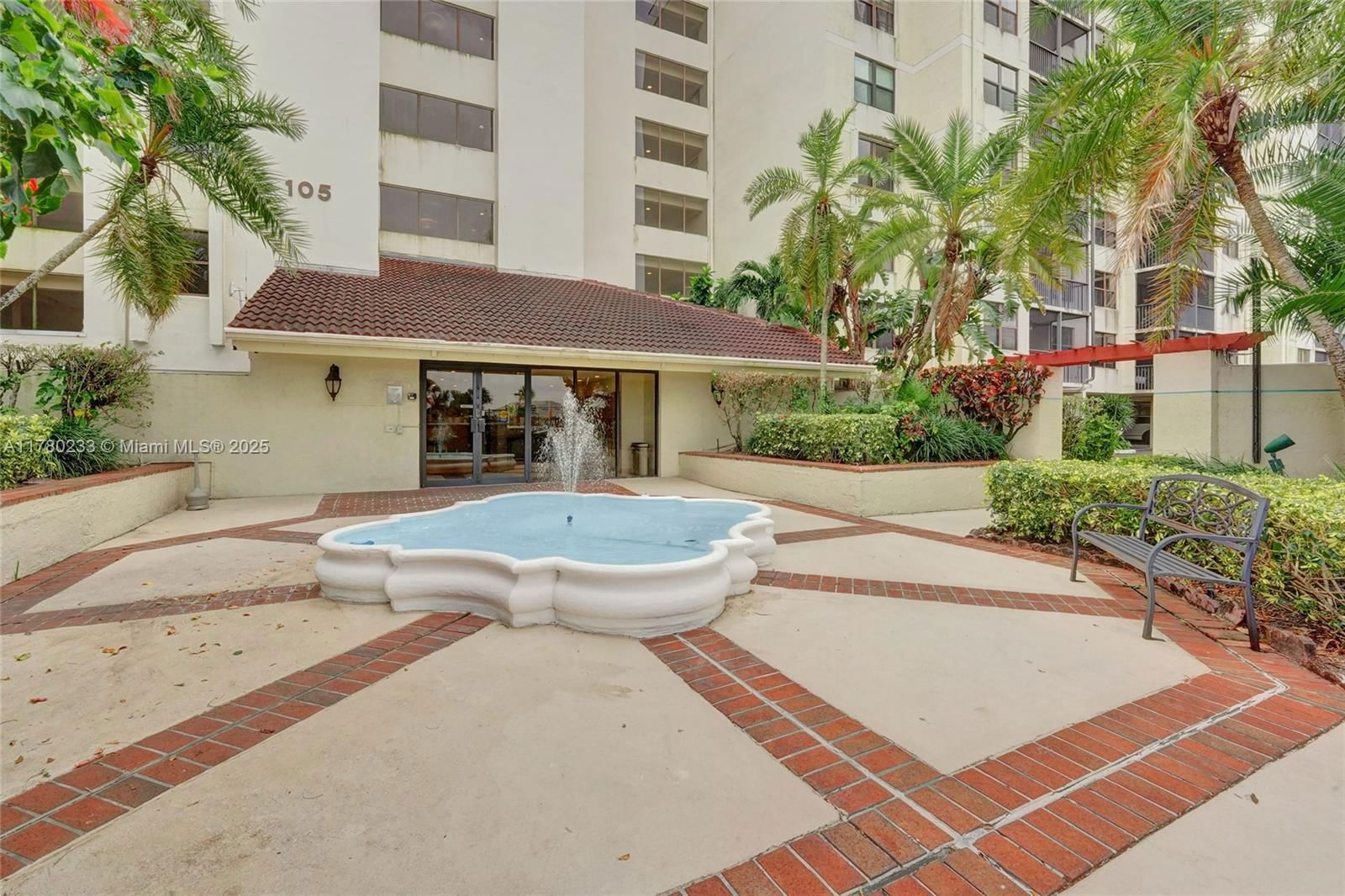 Real estate property located at 105 Lake Emerald Dr #211, Broward, Lake Emerald Condominium, Oakland Park, FL