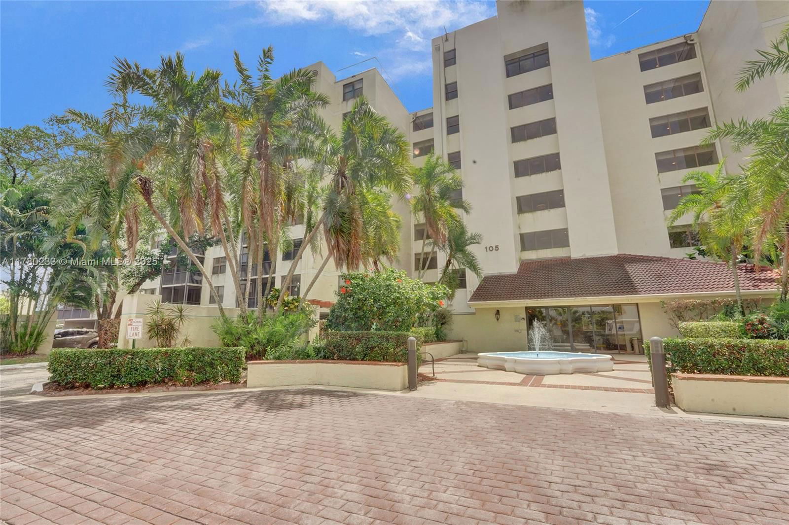 Real estate property located at 105 Lake Emerald Dr #211, Broward, Lake Emerald Condominium, Oakland Park, FL