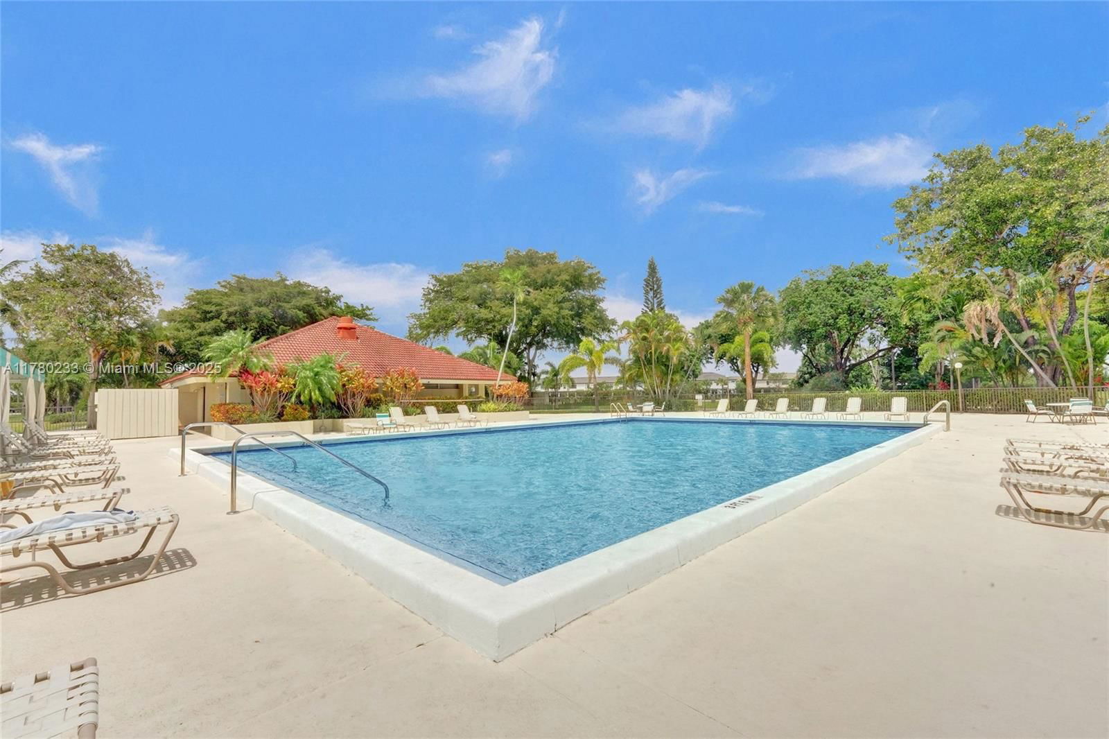 Real estate property located at 105 Lake Emerald Dr #211, Broward, Lake Emerald Condominium, Oakland Park, FL