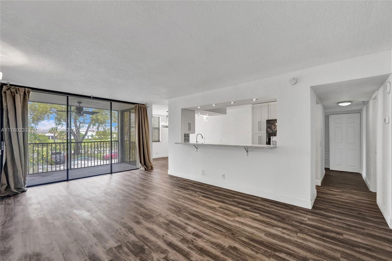 Real estate property located at 105 Lake Emerald Dr #211, Broward, Lake Emerald Condominium, Oakland Park, FL