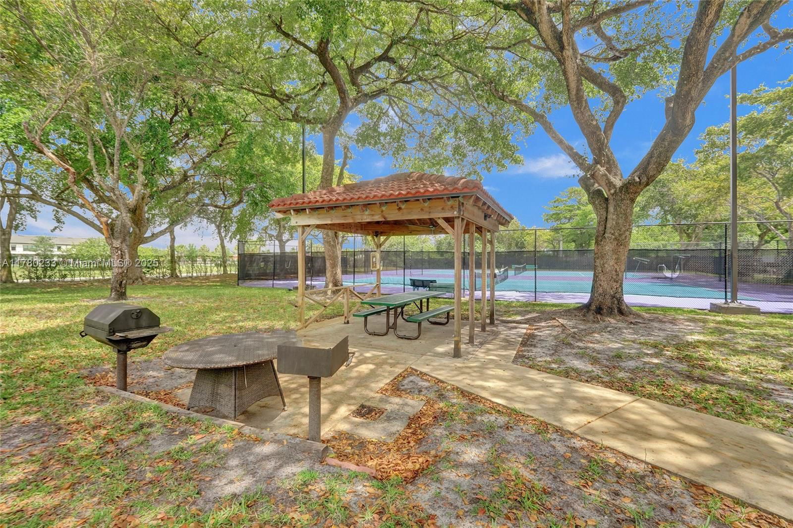 Real estate property located at 105 Lake Emerald Dr #211, Broward, Lake Emerald Condominium, Oakland Park, FL