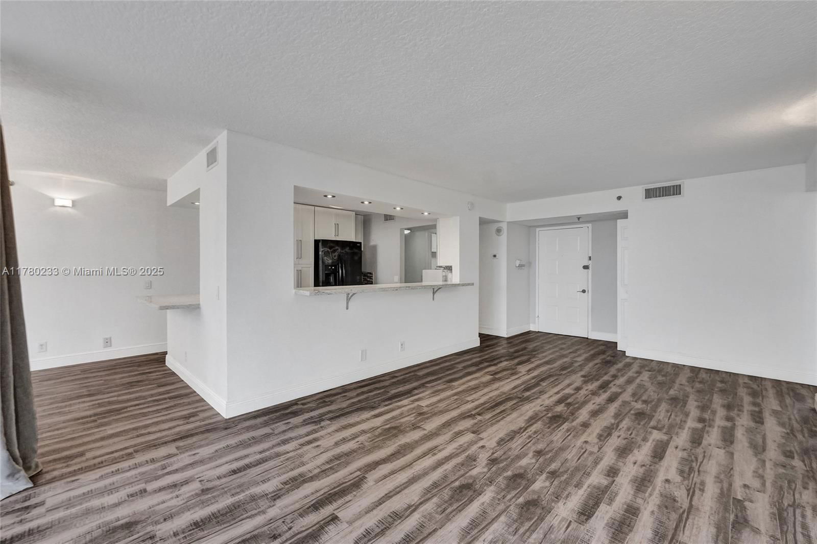 Real estate property located at 105 Lake Emerald Dr #211, Broward, Lake Emerald Condominium, Oakland Park, FL