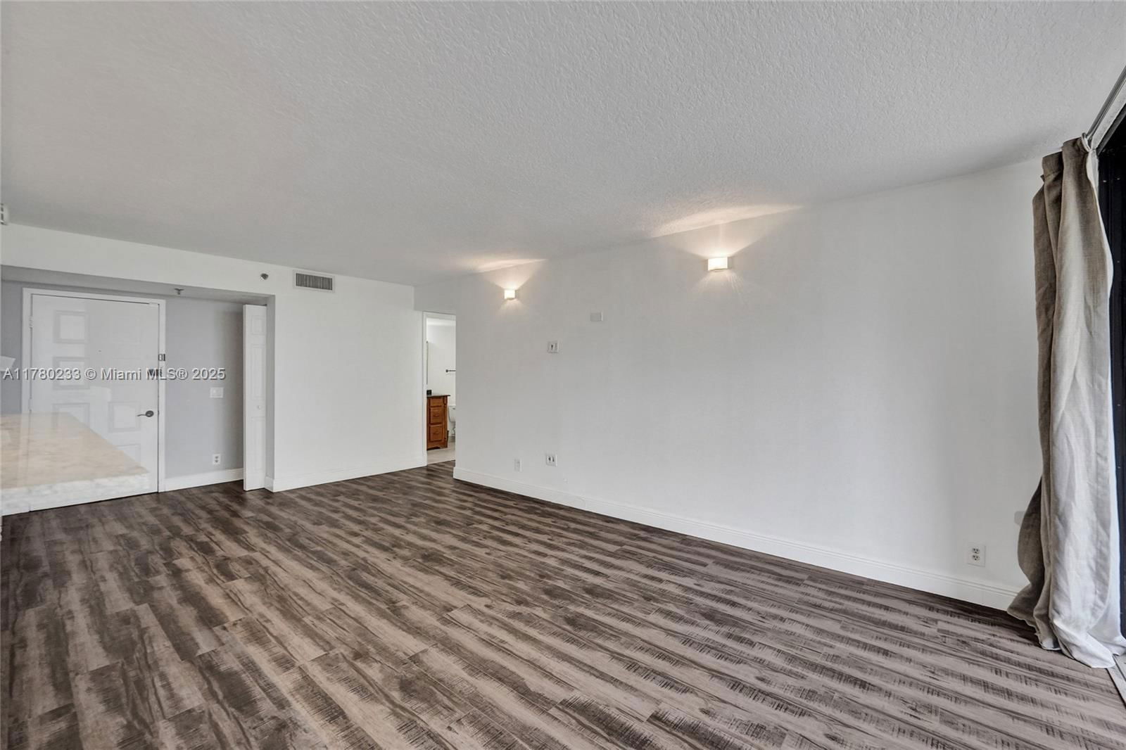 Real estate property located at 105 Lake Emerald Dr #211, Broward, Lake Emerald Condominium, Oakland Park, FL
