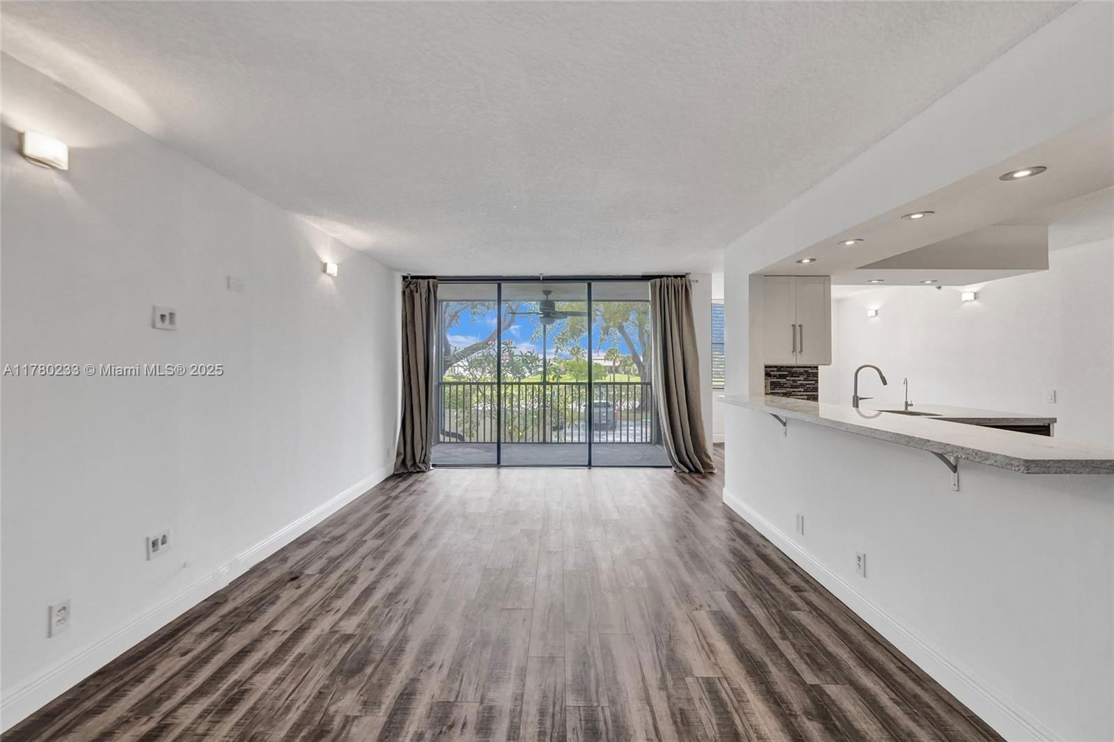Real estate property located at 105 Lake Emerald Dr #211, Broward, Lake Emerald Condominium, Oakland Park, FL