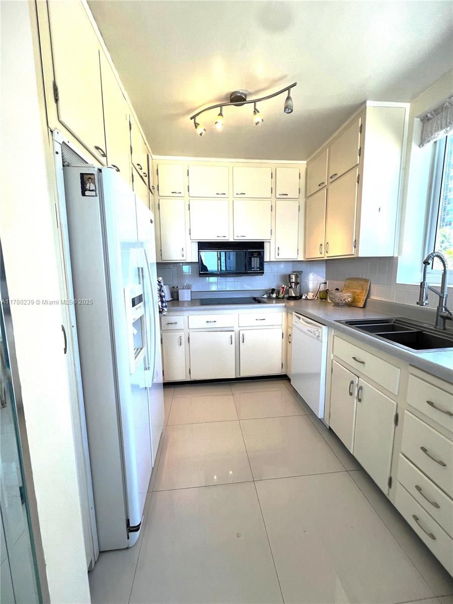 Real estate property located at 345 Fort Lauderdale Beach Blvd #202, Broward, Spring Tide Apts Co-op, Fort Lauderdale, FL