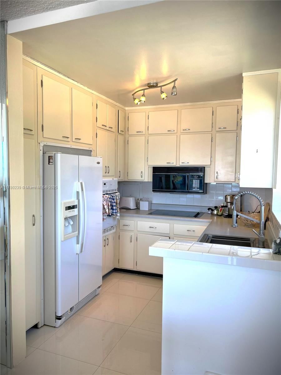 Real estate property located at 345 Fort Lauderdale Beach Blvd #202, Broward, Spring Tide Apts Co-op, Fort Lauderdale, FL