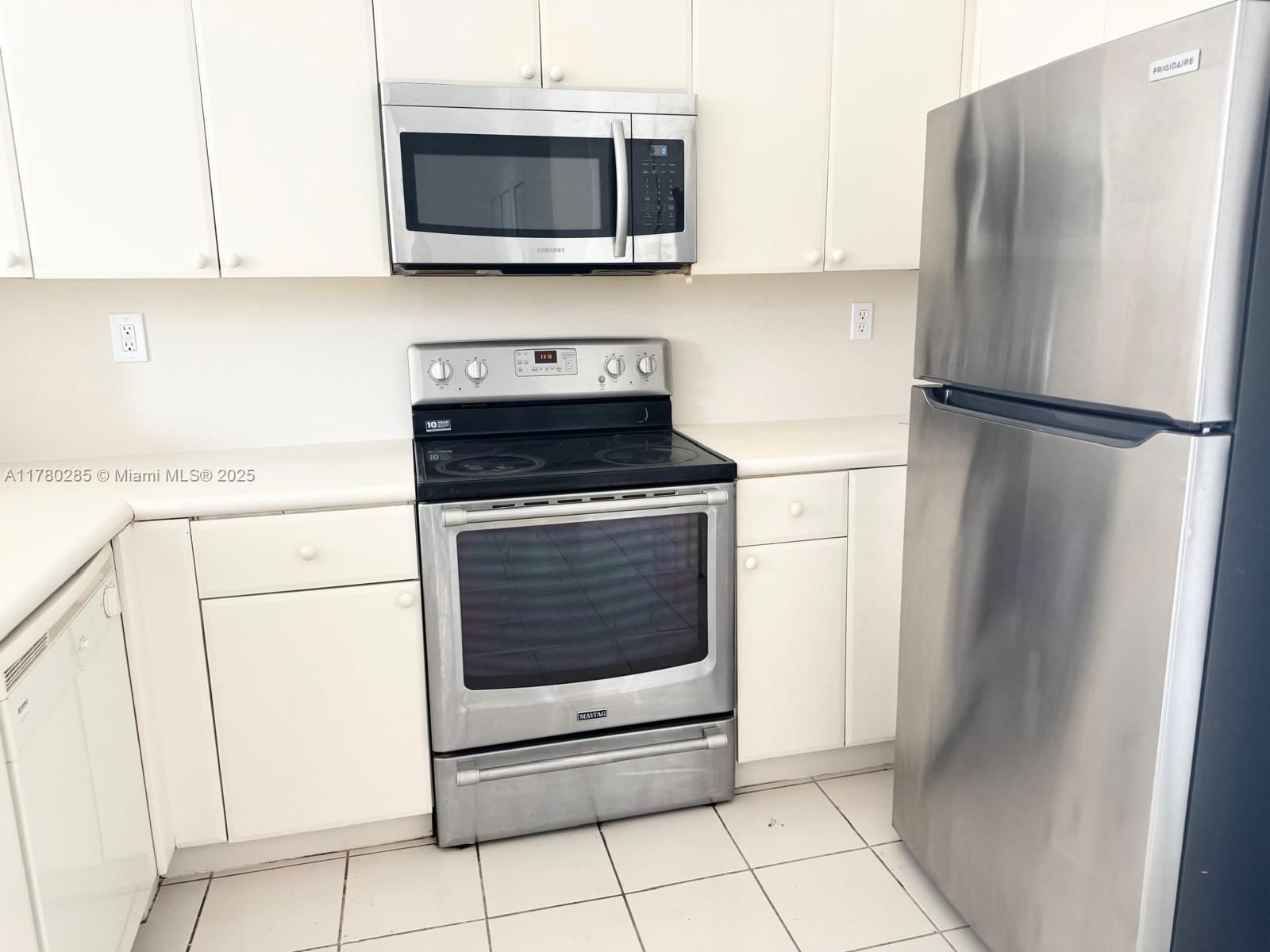 Real estate property located at 2524 16th Rd #201, Miami-dade, Shoma Condo At Keys Cove, Homestead, FL