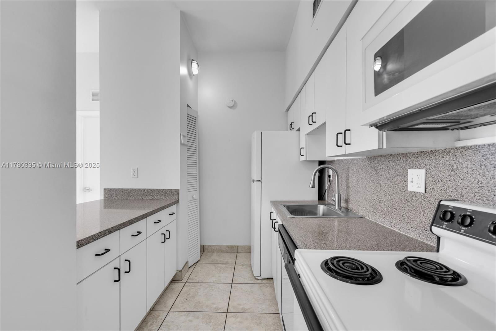 Real estate property located at 7400 20th Ave #418, Miami-dade, Royal Palms Condo, Hialeah, FL