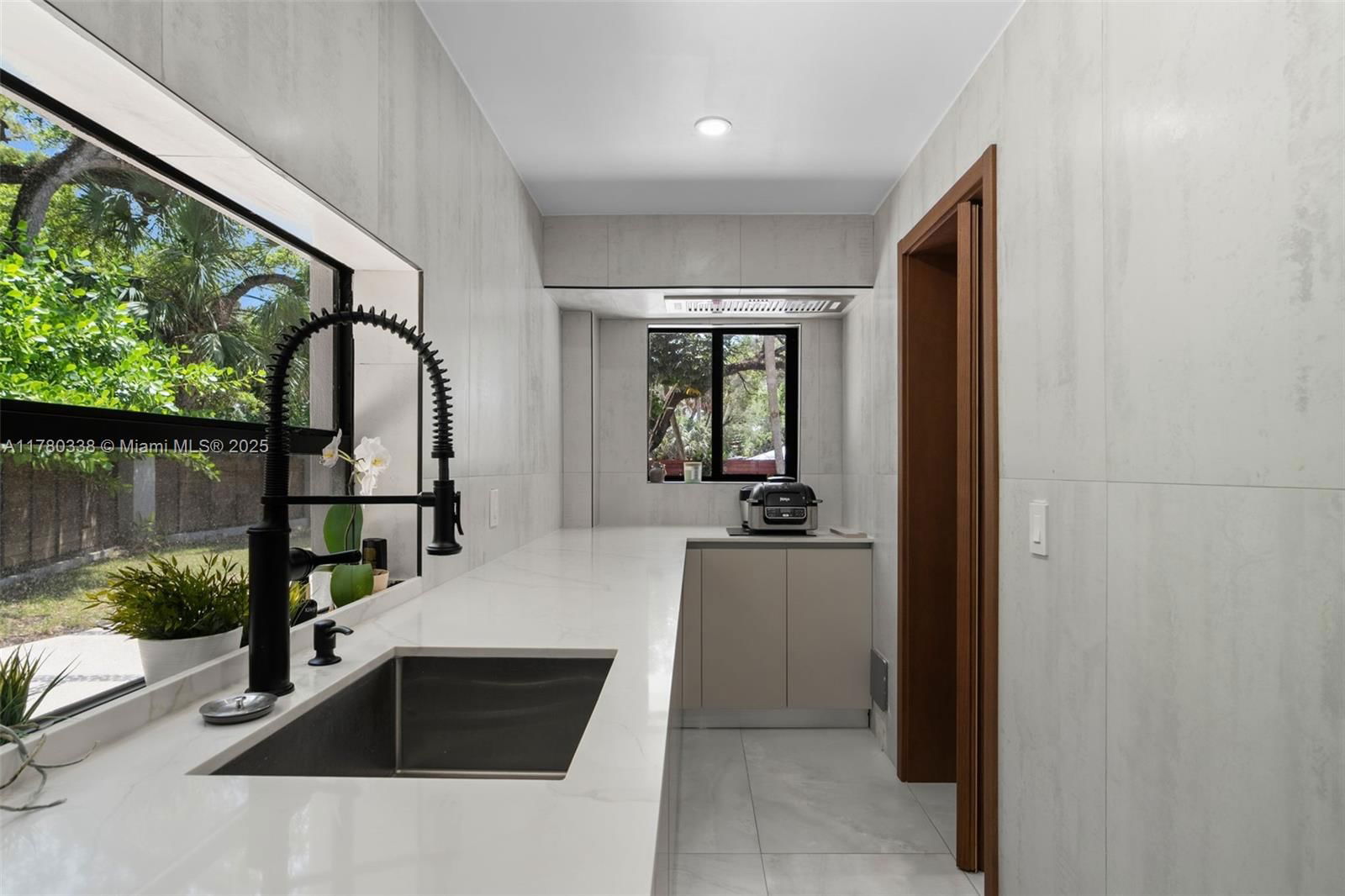 Real estate property located at 3000 Riverland Rd, Broward, Riverland Manors, Fort Lauderdale, FL