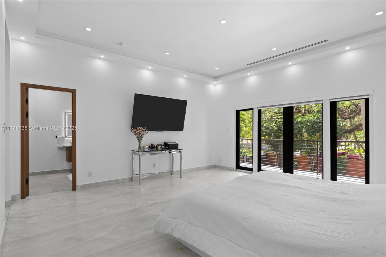 Real estate property located at 3000 Riverland Rd, Broward, Riverland Manors, Fort Lauderdale, FL