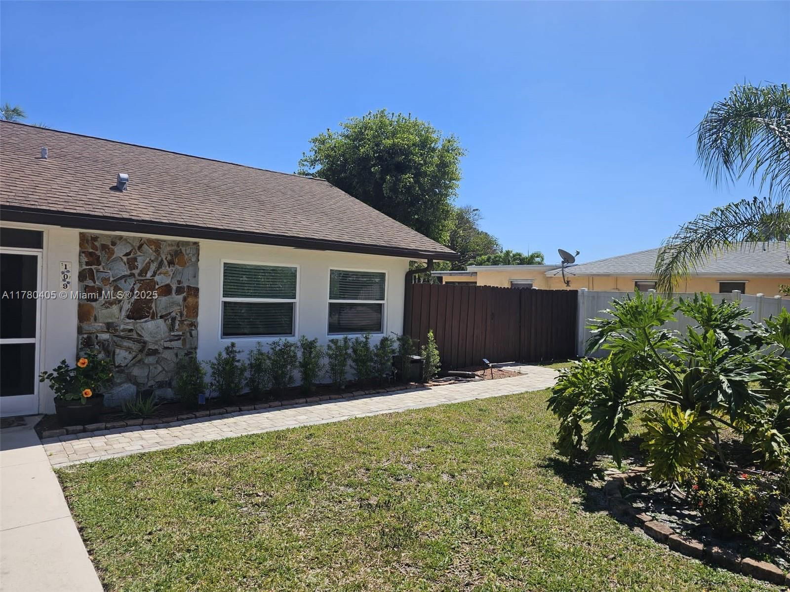Real estate property located at 109 Gibraltar St, Palm Beach, La Mancha 2, Royal Palm Beach, FL