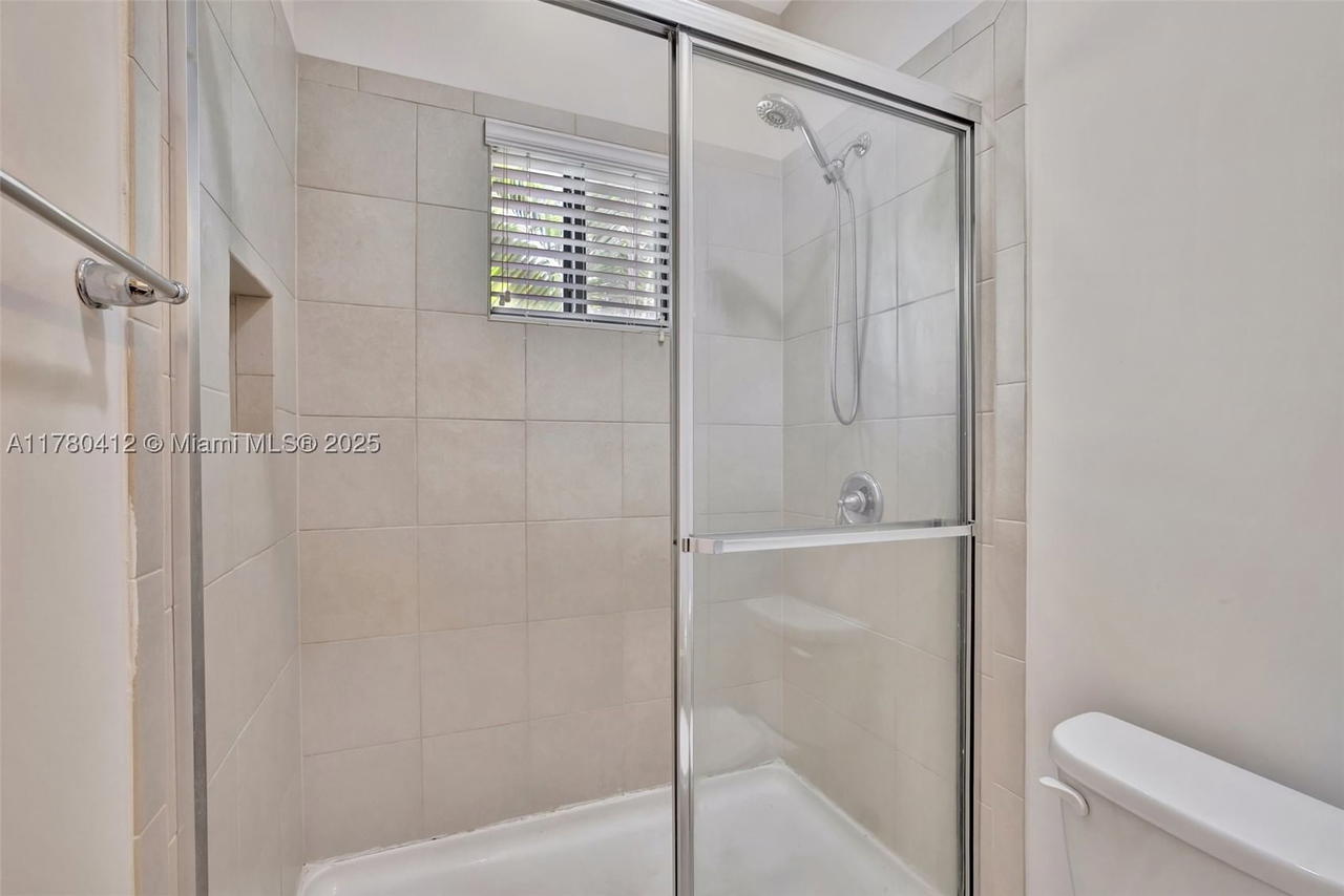 Real estate property located at 4208 Dixie Hwy #23, Broward, Dixie Landmark Plat, Oakland Park, FL