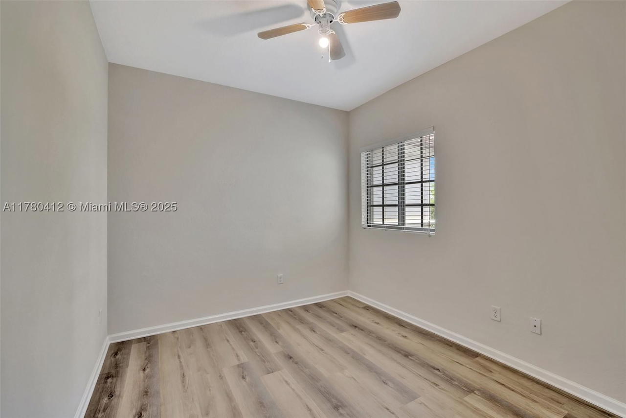 Real estate property located at 4208 Dixie Hwy #23, Broward, Dixie Landmark Plat, Oakland Park, FL