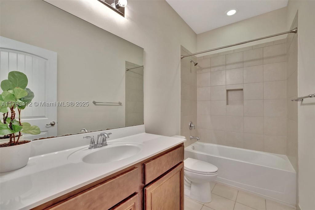 Real estate property located at 4208 Dixie Hwy #23, Broward, Dixie Landmark Plat, Oakland Park, FL
