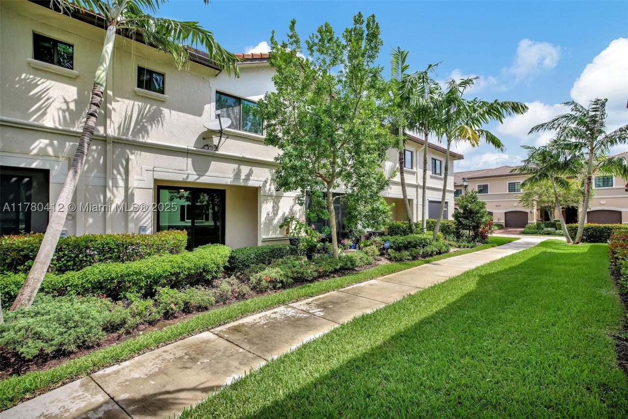 Real estate property located at 4208 Dixie Hwy #23, Broward, Dixie Landmark Plat, Oakland Park, FL