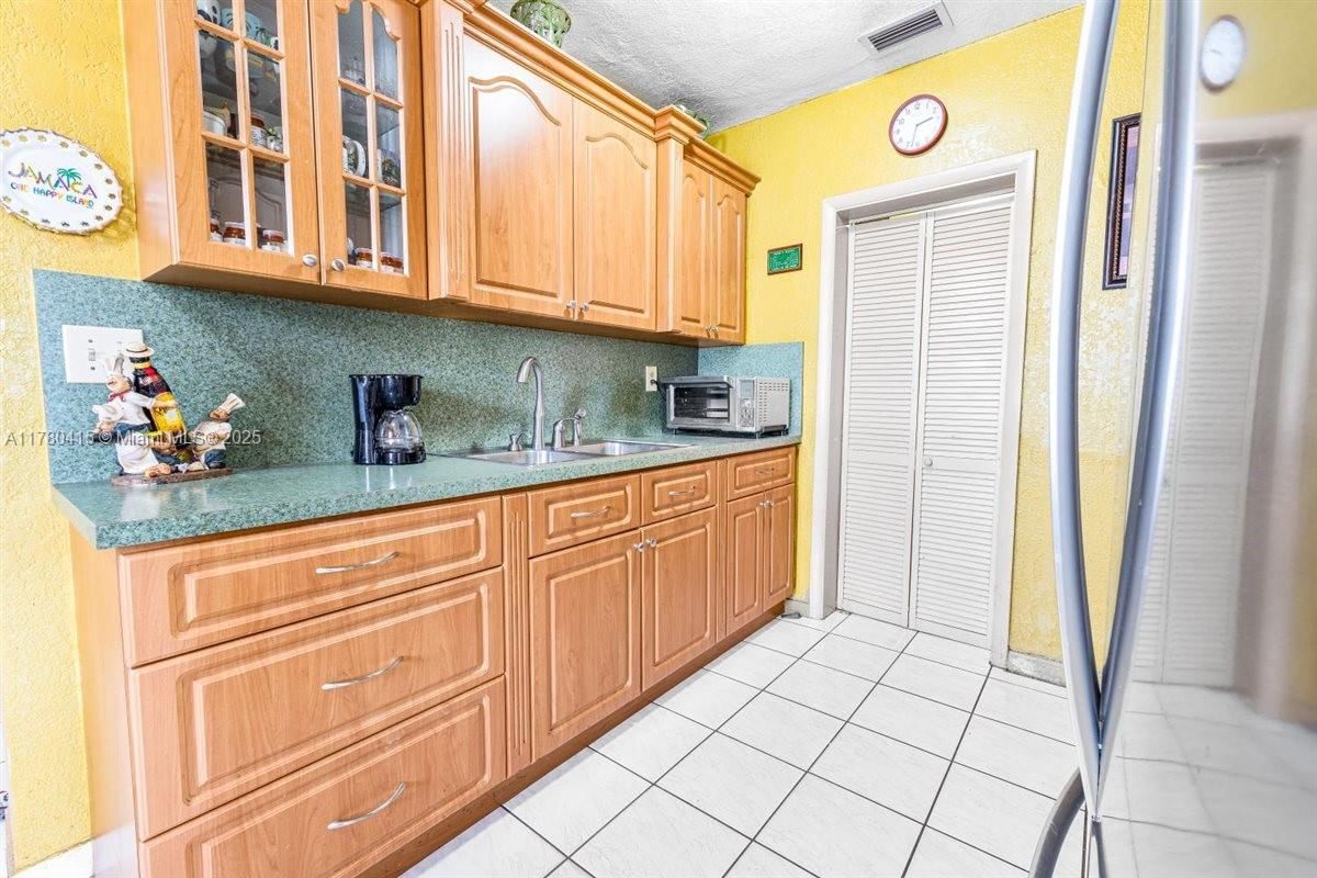 Real estate property located at 4155 98th Ave, Miami-dade, Fairlawn Ests 1st Addn, Miami, FL