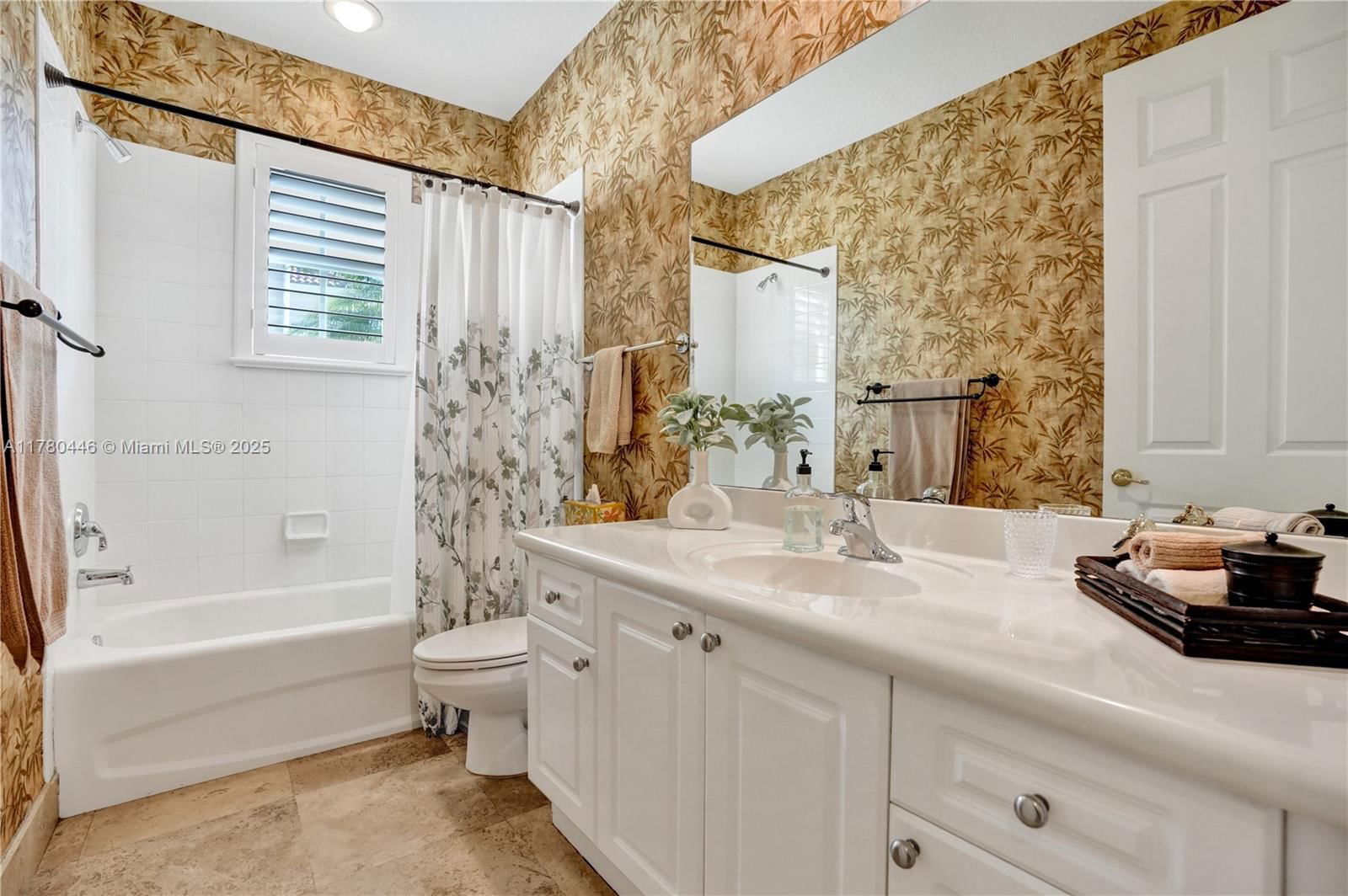 Real estate property located at 8246 Spyglass Dr, Palm Beach, Ironhorse Par C, West Palm Beach, FL