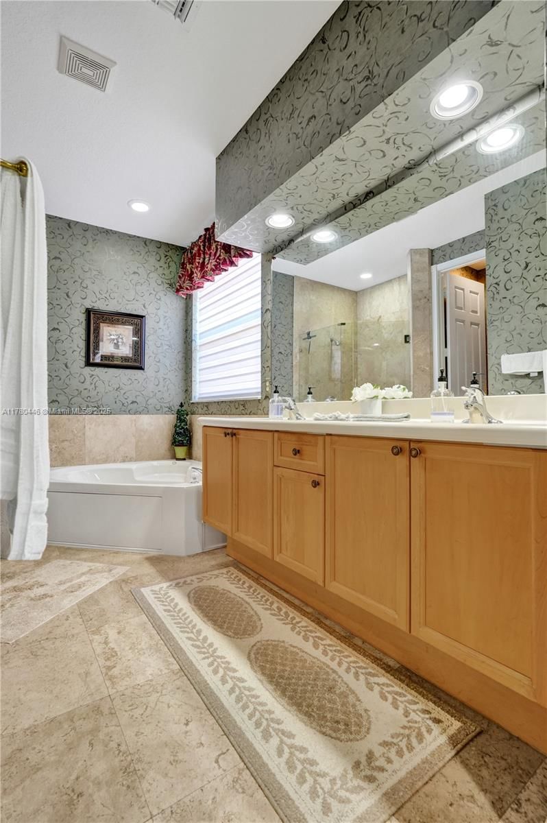 Real estate property located at 8246 Spyglass Dr, Palm Beach, Ironhorse Par C, West Palm Beach, FL