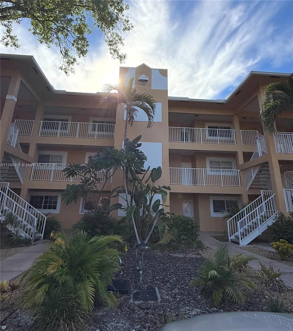Real estate property located at 430 7th St #304E, Broward, Chateau De Ville Condo, Dania Beach, FL
