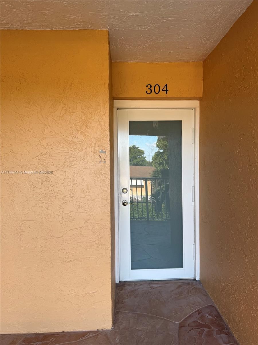 Real estate property located at 430 7th St #304E, Broward, Chateau De Ville Condo, Dania Beach, FL