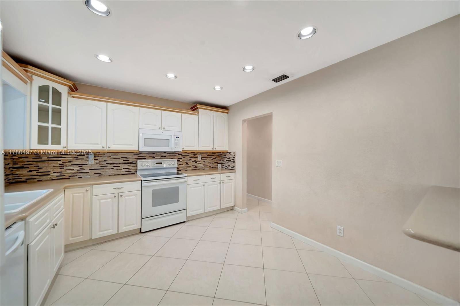 Real estate property located at 8411 19th St, Broward, Pasadena Lakes, Pembroke Pines, FL