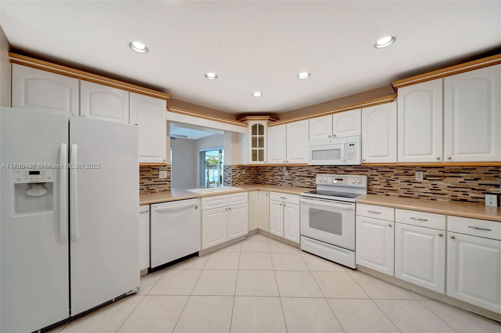 Real estate property located at 8411 19th St, Broward, Pasadena Lakes, Pembroke Pines, FL
