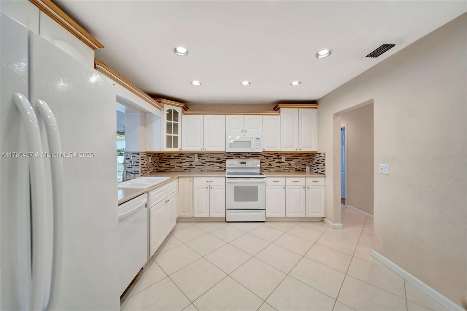 Real estate property located at 8411 19th St, Broward, Pasadena Lakes, Pembroke Pines, FL