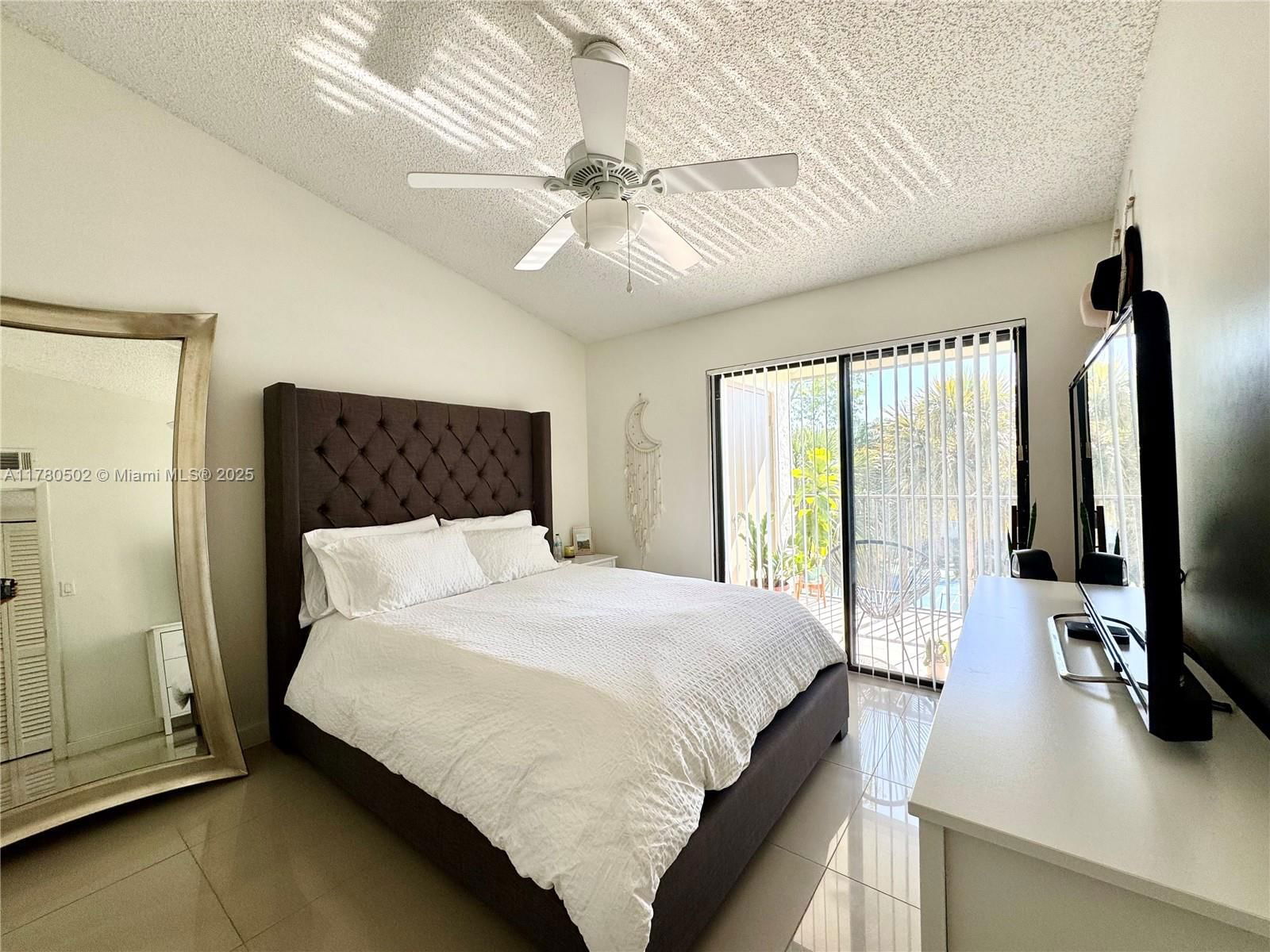 Real estate property located at 550 Park Rd #36-8, Broward, Hollywood Parc Condominiu, Hollywood, FL