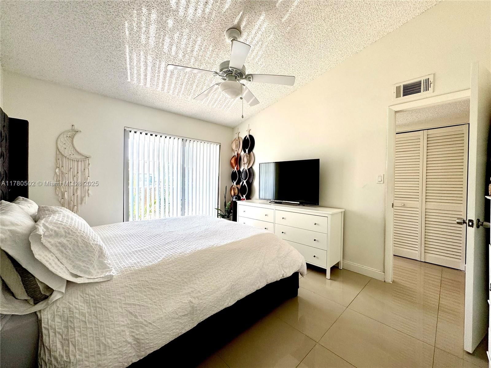Real estate property located at 550 Park Rd #36-8, Broward, Hollywood Parc Condominiu, Hollywood, FL