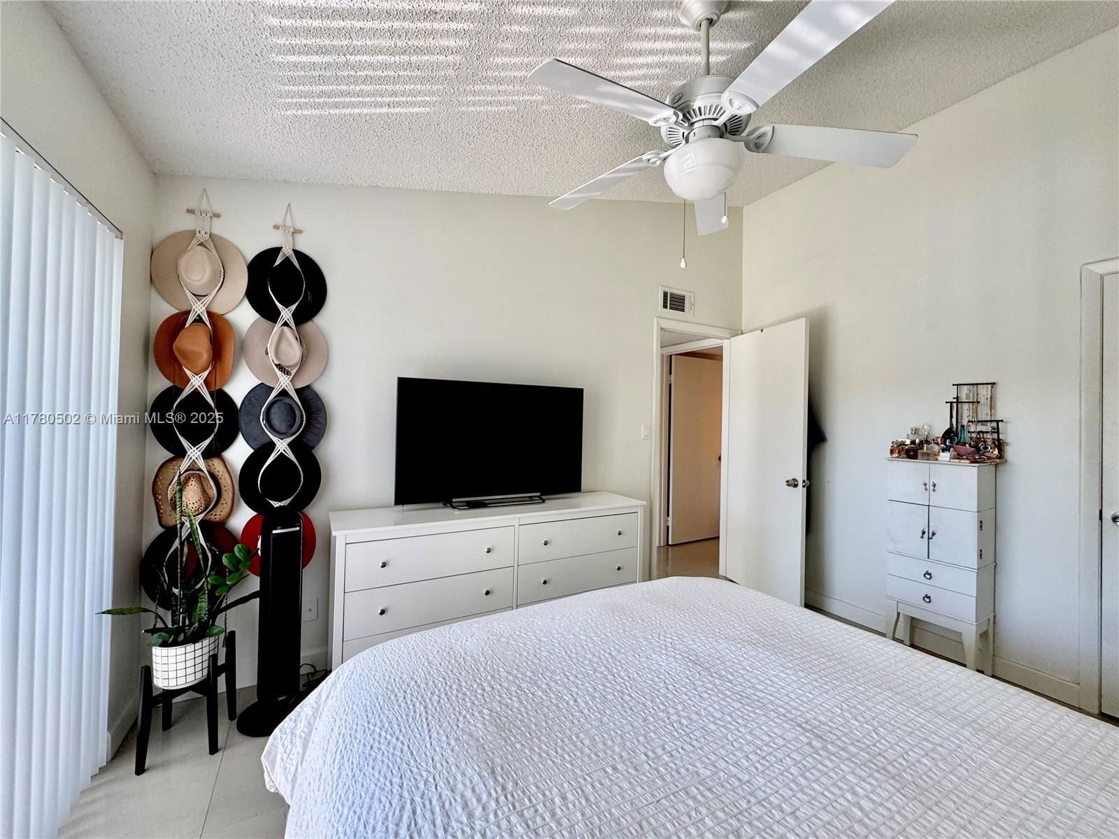 Real estate property located at 550 Park Rd #36-8, Broward, Hollywood Parc Condominiu, Hollywood, FL