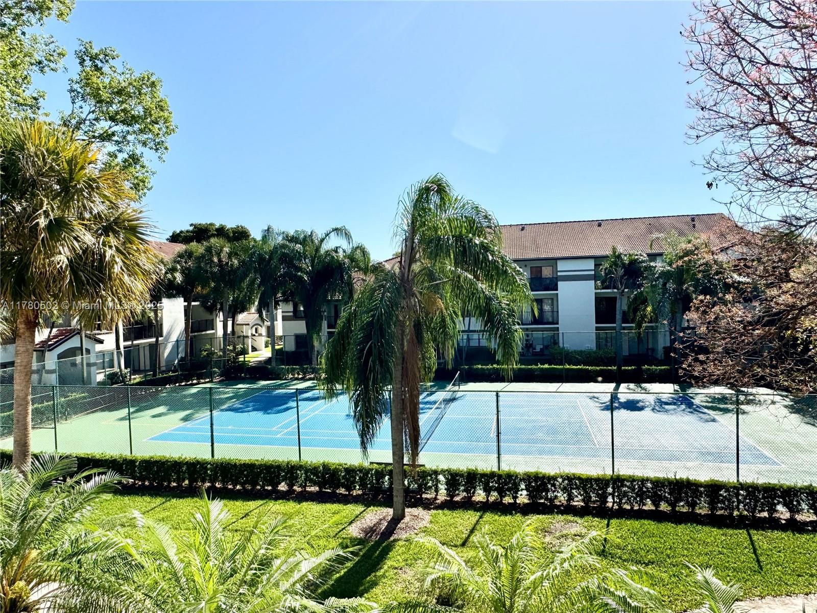 Real estate property located at 550 Park Rd #36-8, Broward, Hollywood Parc Condominiu, Hollywood, FL