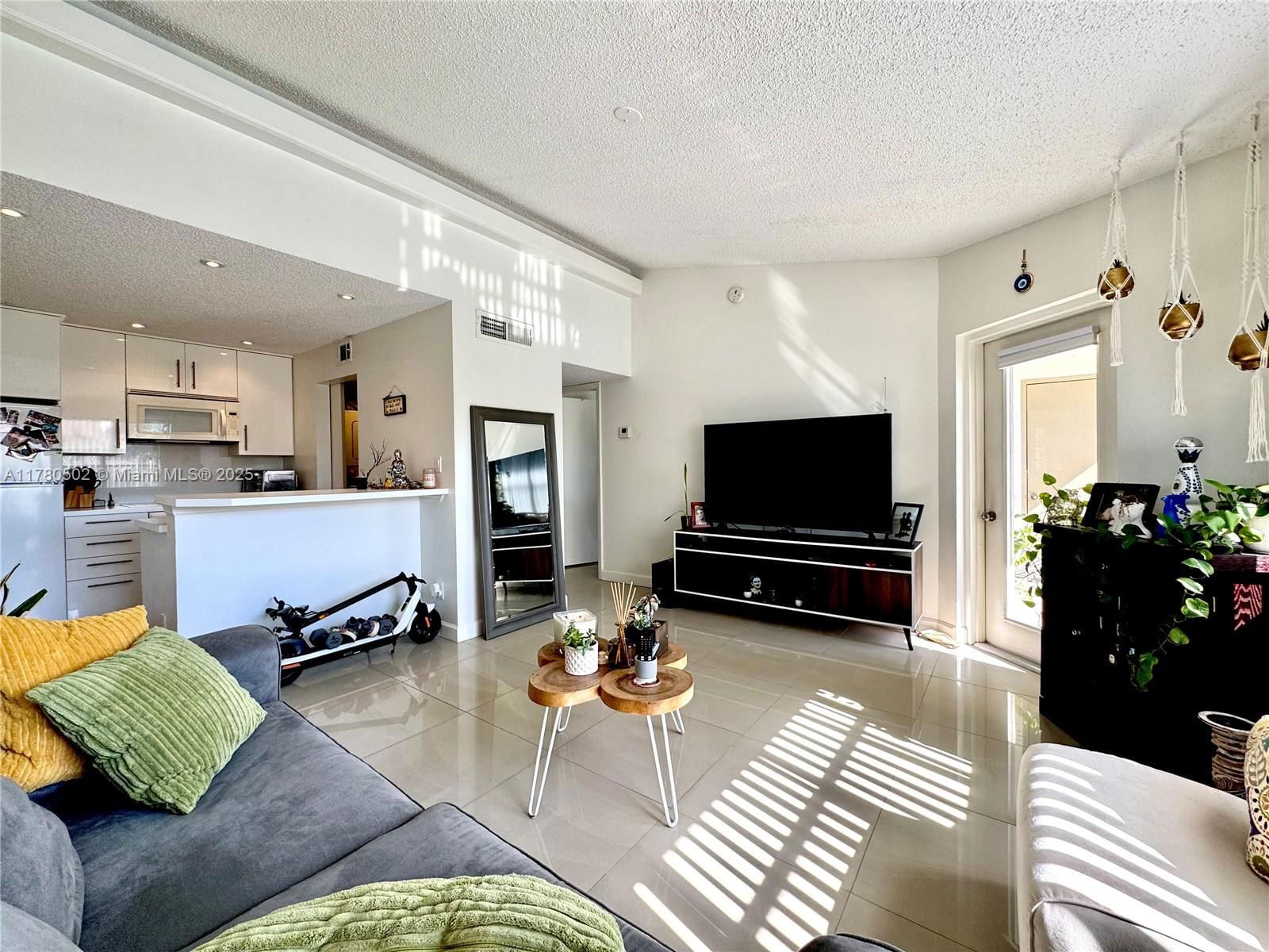 Real estate property located at 550 Park Rd #36-8, Broward, Hollywood Parc Condominiu, Hollywood, FL