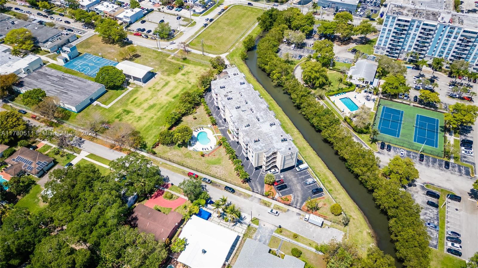 Real estate property located at 1801 140th St #306, Miami-dade, Woodcreek Condo, North Miami, FL