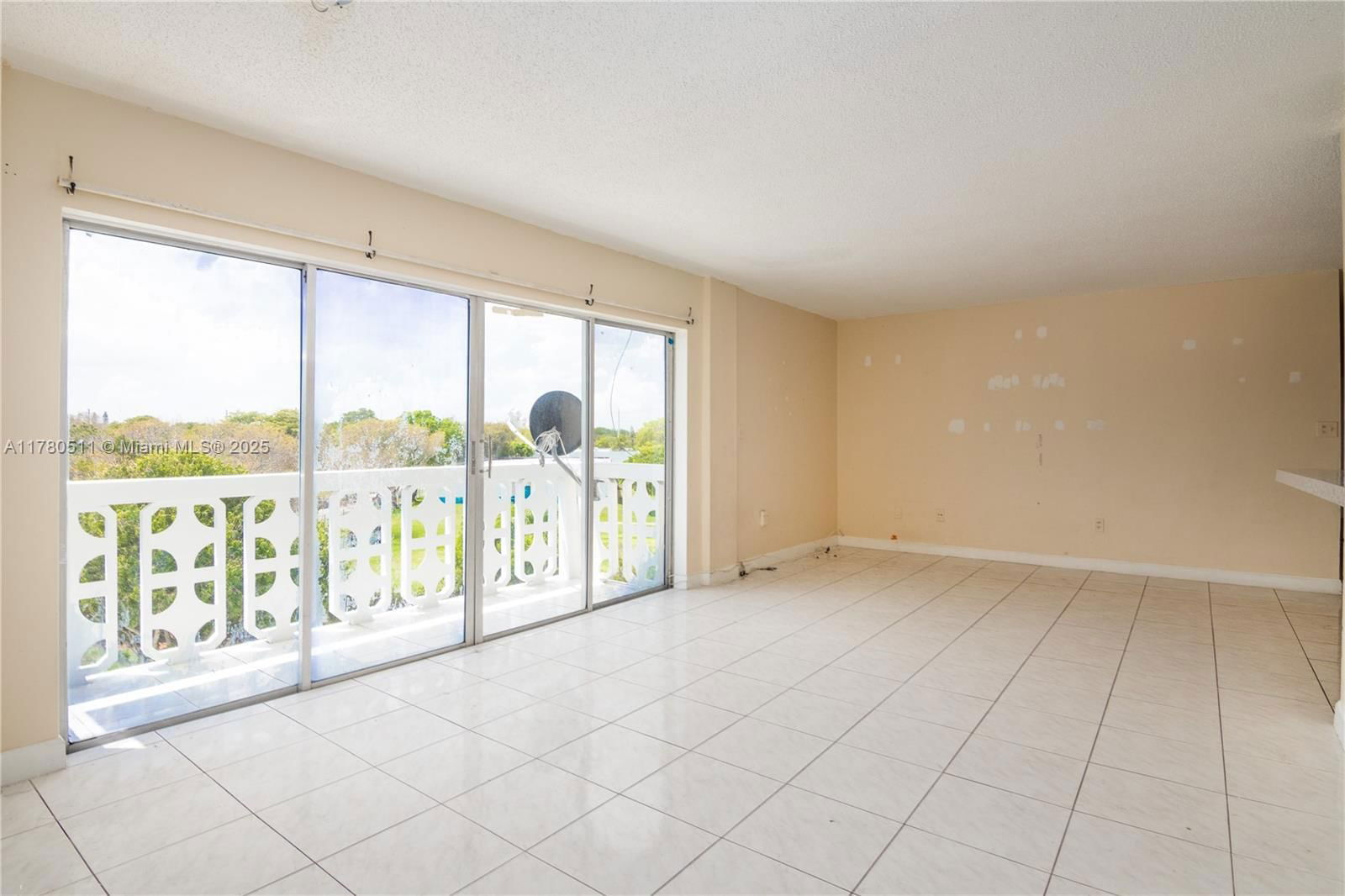 Real estate property located at 1801 140th St #306, Miami-dade, Woodcreek Condo, North Miami, FL