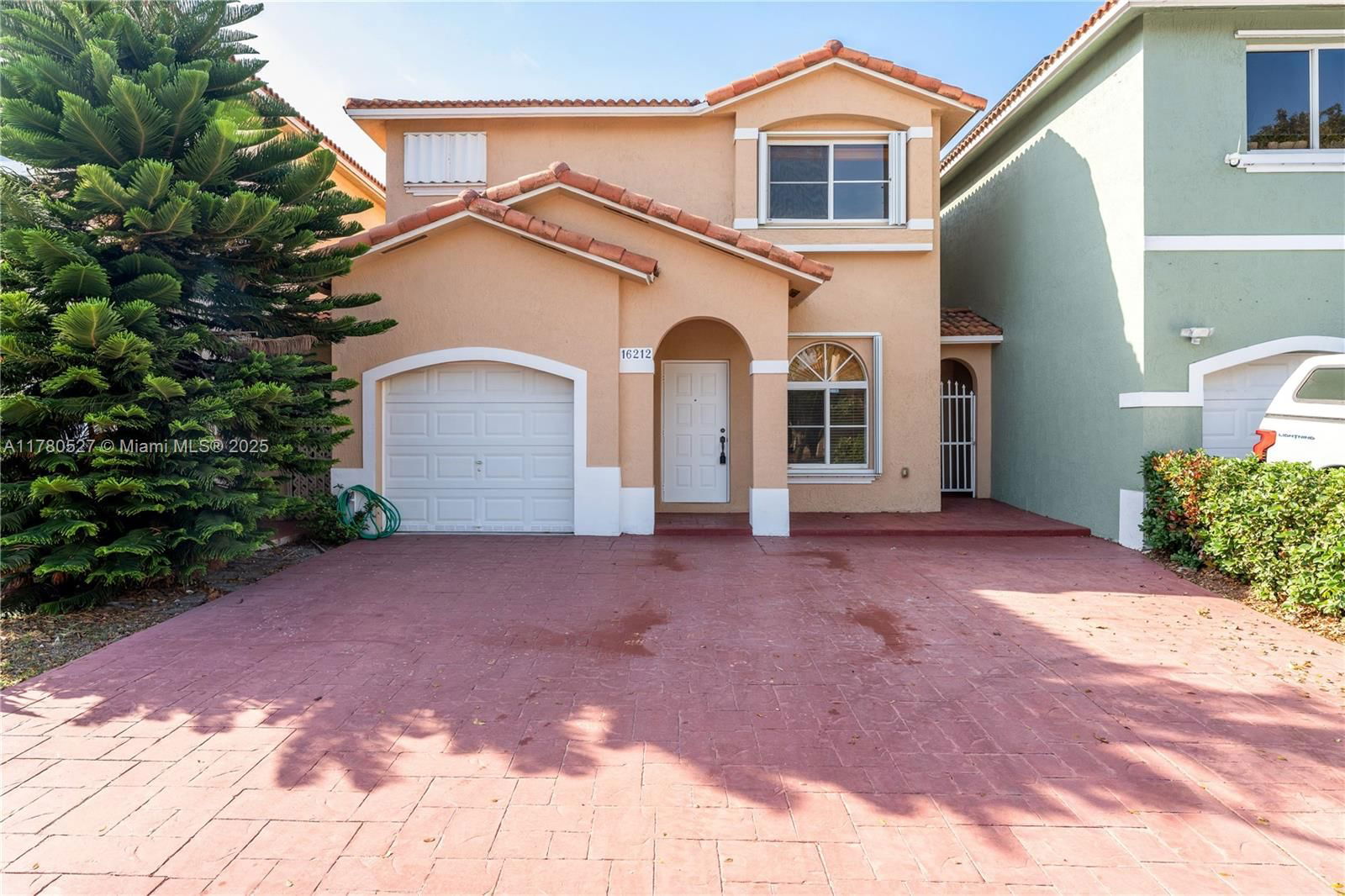 Real estate property located at 16212 60th Ter, Miami-dade, Kingdom Dream First Addn, Miami, FL