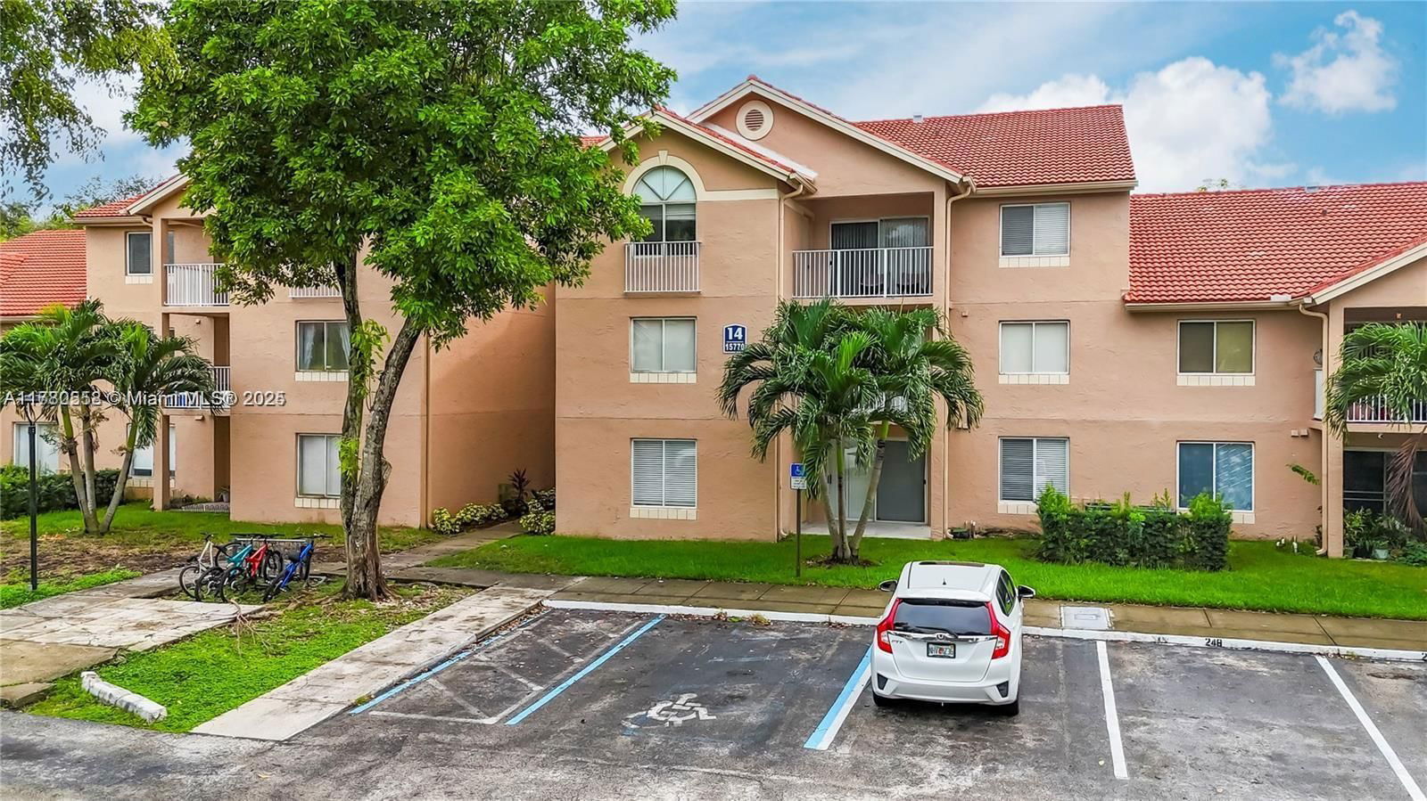 Real estate property located at 15770 106th Ter #203, Miami-dade, Royal Palm Place, Miami, FL
