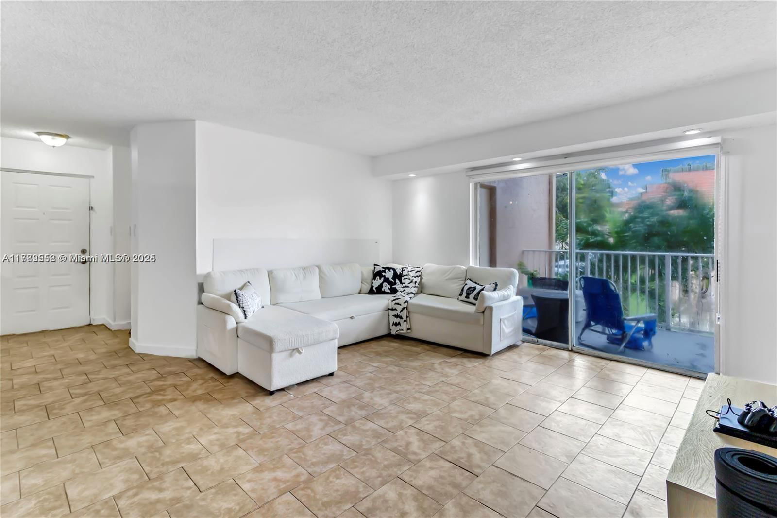 Real estate property located at 15770 106th Ter #203, Miami-dade, Royal Palm Place, Miami, FL