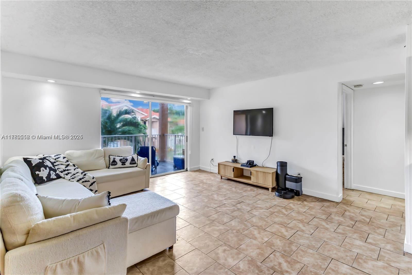 Real estate property located at 15770 106th Ter #203, Miami-dade, Royal Palm Place, Miami, FL