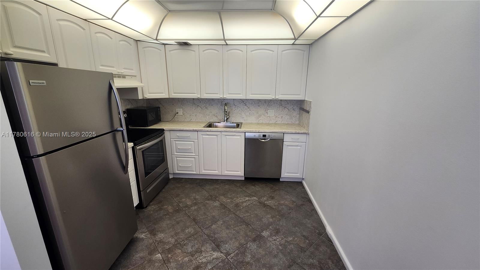 Real estate property located at 4065 Lyndhurst N #4065, Broward, Lyndhurst N Condo, Deerfield Beach, FL