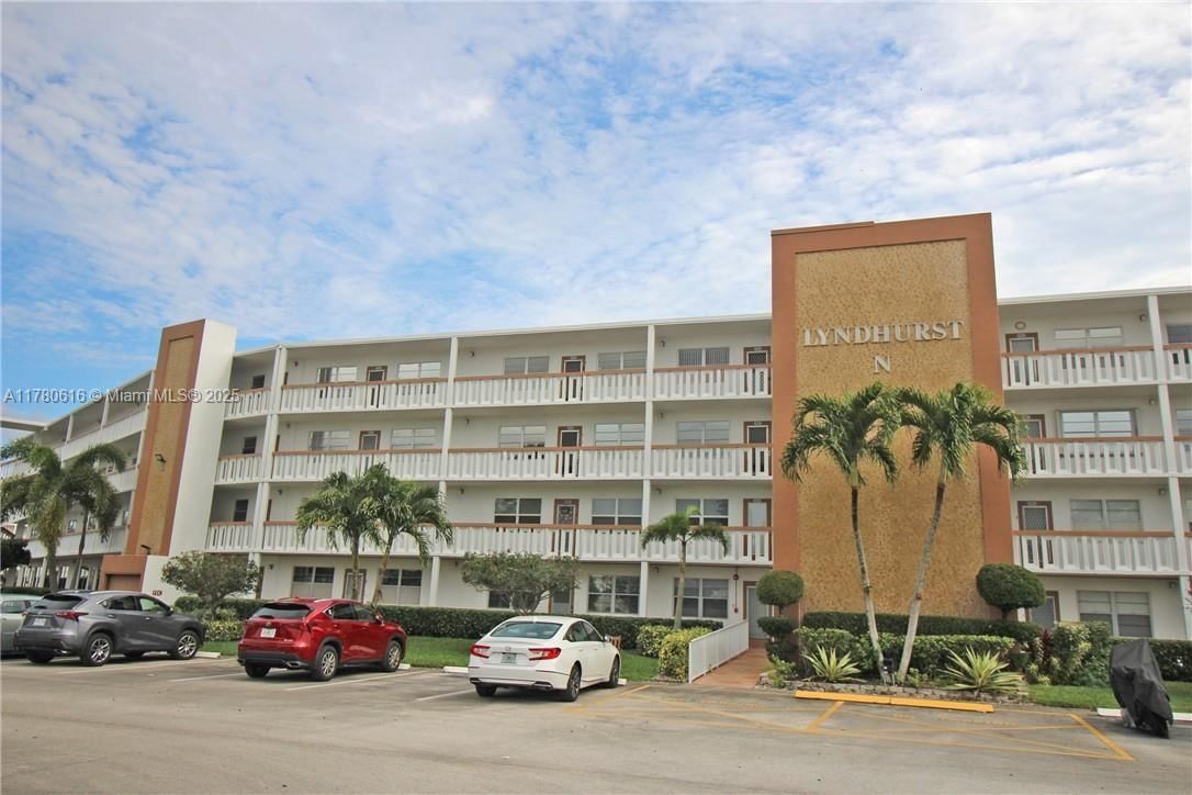 Real estate property located at 4065 Lyndhurst N #4065, Broward, Lyndhurst N Condo, Deerfield Beach, FL