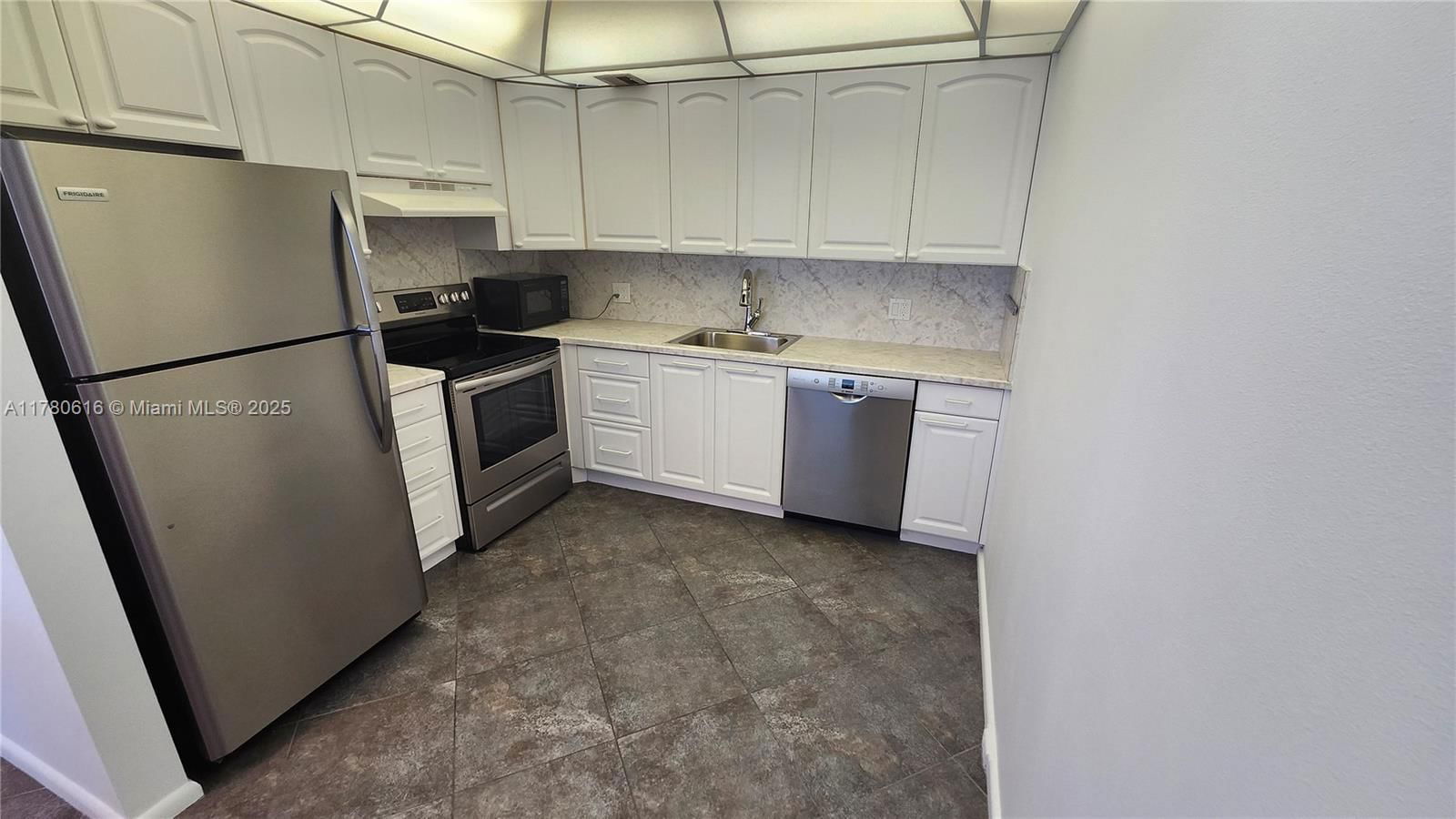 Real estate property located at 4065 Lyndhurst N #4065, Broward, Lyndhurst N Condo, Deerfield Beach, FL