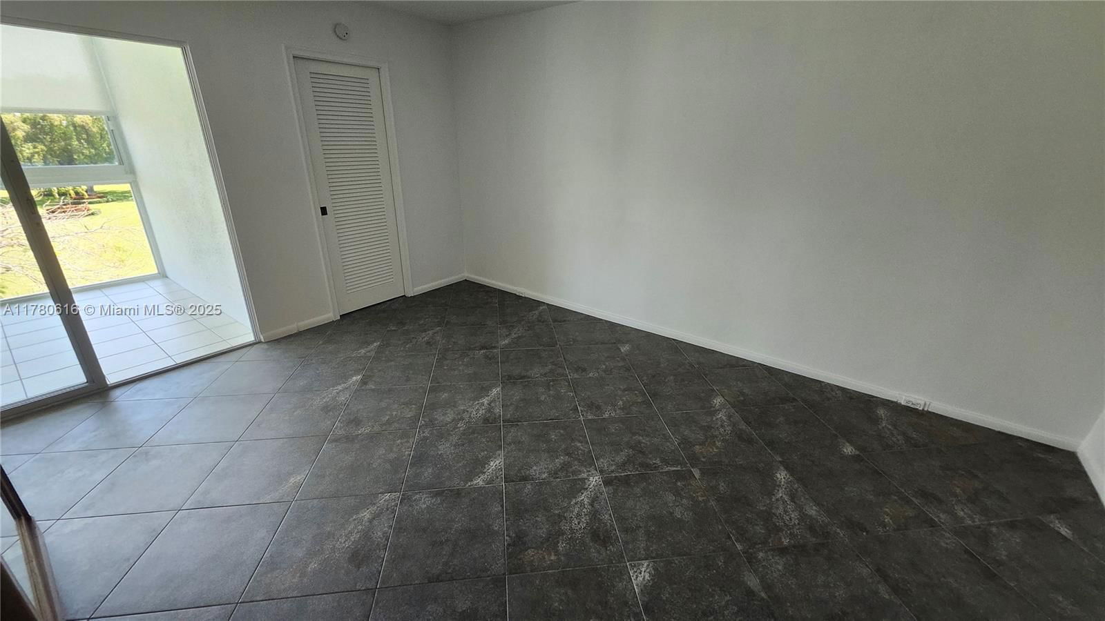 Real estate property located at 4065 Lyndhurst N #4065, Broward, Lyndhurst N Condo, Deerfield Beach, FL